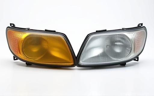 Confronto tra un faro opacizzato e uno restaurato